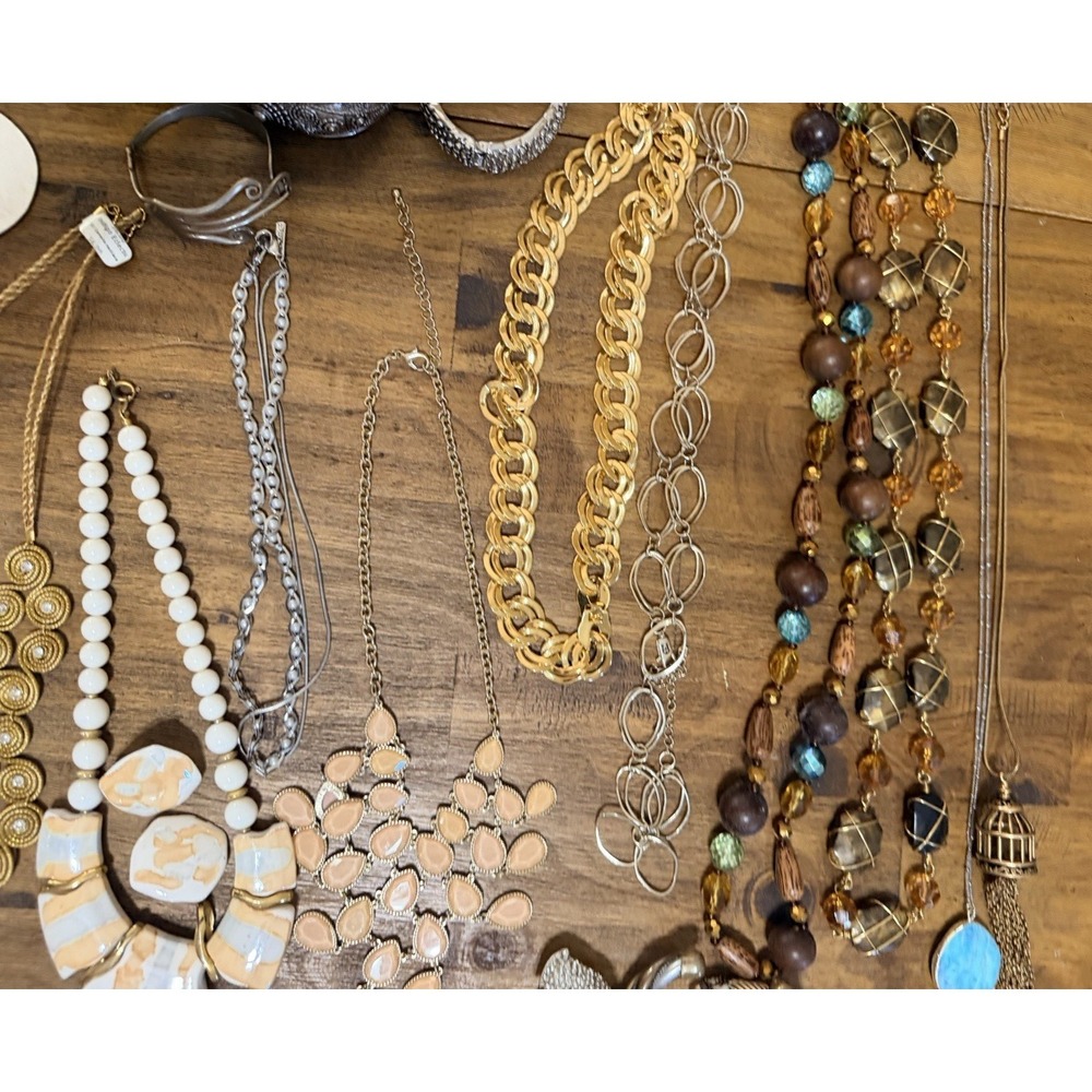 Vintage Modern Costume 99 Pieces Jewelry Lot Signed Necklace Earrings Broach - Picture 10 of 16